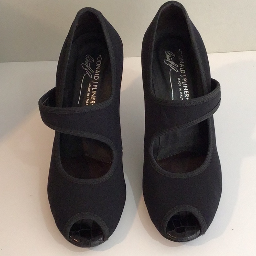 Donald J  Pliner  Pumps